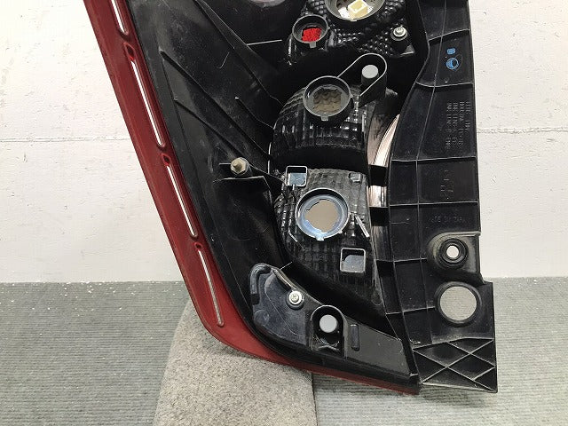 ノート NOTE/E12/HE12/NE12/SNE12 純正 前期 右テールランプ/ライト/レンズ ハロゲン LED ICHIKOH D117 日産 NISSAN (119050)