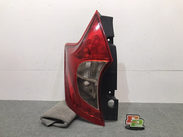 ノート NOTE/E12/HE12/NE12/SNE12 純正 前期 左テールランプ/ライト/レンズ ハロゲン LED ICHIKOH D117/26555-3VA5B NISSAN (119051)