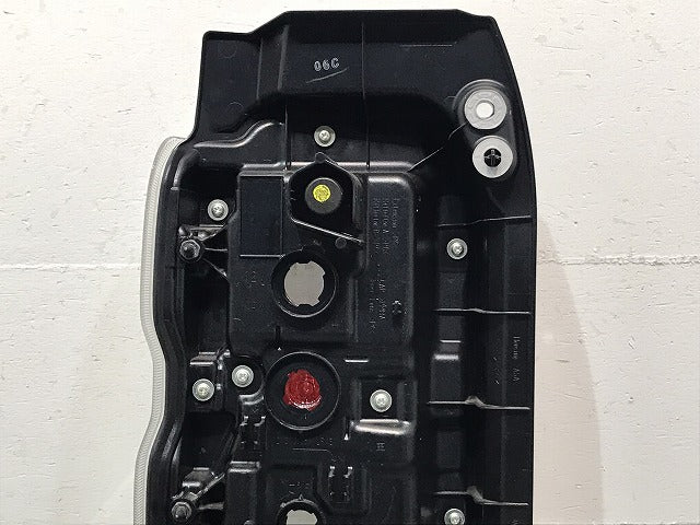 ハスラー/フレアクロスオーバー/MR92S/MR52S/MS92S/MS52S 純正 右テールランプ/ライト/レンズ ハロゲン 220-5939W 35650-59S00(119181)