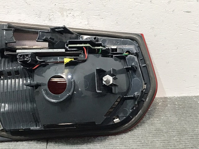 3シリーズ/F30/F31 純正 前期 右テールランプ/ライト/レンズ LED 183611-12/7259916-10 BMW (119204)
