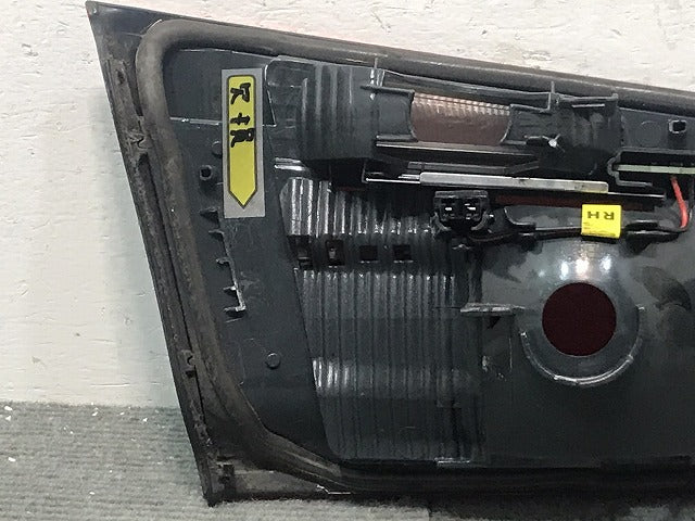 3シリーズ/F30/F31 純正 前期 右テールランプ/ライト/レンズ LED 183611-12/7259916-10 BMW (119205)