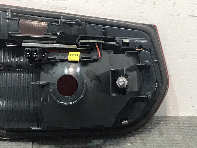 3シリーズ/F30/F31 純正 前期 右テールランプ/ライト/レンズ LED 183611-12/7259916-10 BMW (119205)