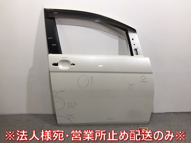 アイシス/ANM10G/15G/15W/ZNM10G/ZNM10W/ZGM10G/ZGM15G/ZGM10W/ZGM15W/ZGM11G/ZGM11W 純正 右フロントドア バイザー付(119210)