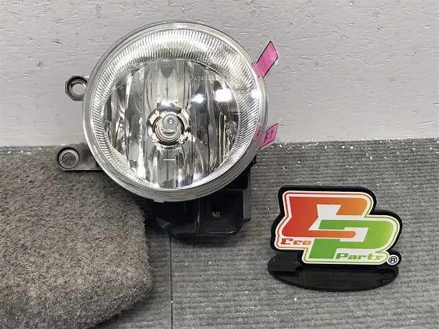 プリウス/ZVW30/ノア/ヴォクシー/80/等 純正 右フォグランプ/ライト/レンズ ハロゲン KOITO 12-580 トヨタ (119230)