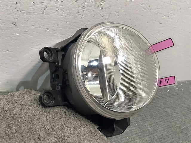 プリウス/ZVW30/ノア/ヴォクシー/80/等 純正 右フォグランプ/ライト/レンズ ハロゲン KOITO 12-580 トヨタ (119230)