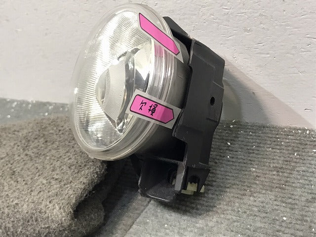 プリウス/ZVW30/ノア/ヴォクシー/80/等 純正 右フォグランプ/ライト/レンズ ハロゲン KOITO 12-580 トヨタ (119230)