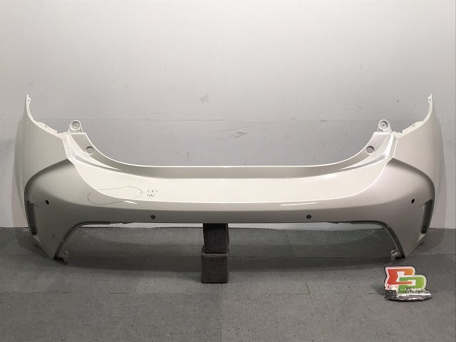 カローラスポーツ/ハイブリッド/210/NRE210H/NRE214H/ZWE211H 純正 リアバンパー 52159-12956/7 52159-12957-A1 ホワイトパール(119276)