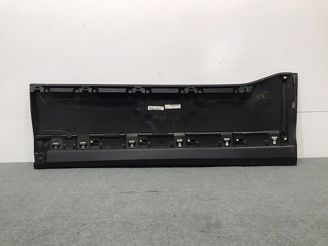 ヴォクシー/ノア/Si/ZS/80系/ZRR80W/ZRR85W 純正 右フロントドア サイドパネル マッドガード 76904-28140 76904-28140-K0 (119457)