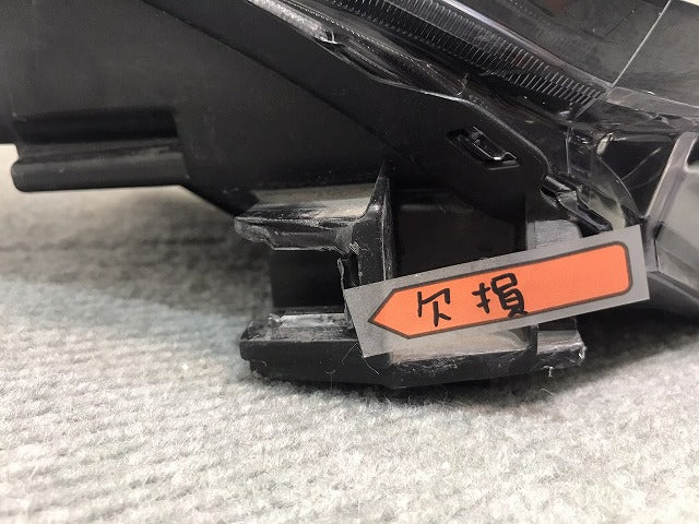 C-HR/CHR/ZYX10/ZYX11/NGX50/NGX10 純正 後期 右ヘッドライト/ランプ LED 刻印K KOITO 10-116 トヨタ TOYOTA (119563)