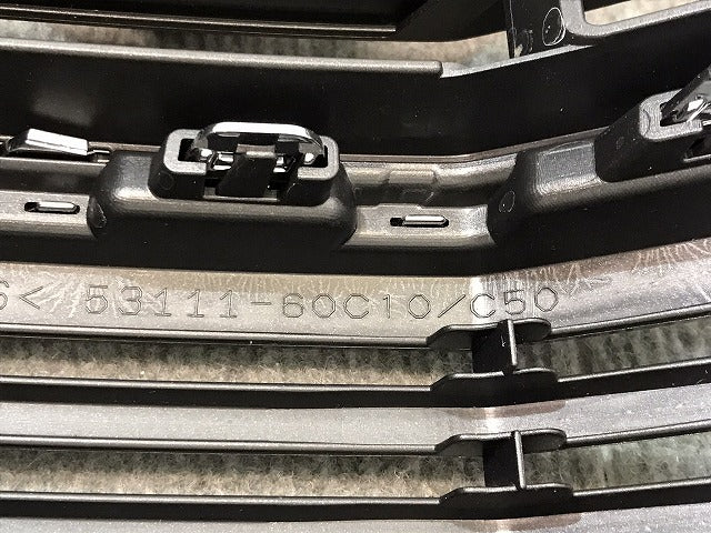 新車取外 ランドクルーザー/ランクル/プラド/150系/TRJ150/GDJ GRJ150/151 純正 後期 フロントグリル 53111-60C10/53101-60J20 (119656)
