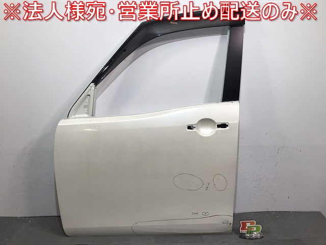 セレナ/S/X/G/C26/FPC26/NC26/FNPC26/HC26/HFC26/FNC26 純正 左フロントドア バイザー付 ブリリアントホワイトパール カラーNo.QAB(119718)
