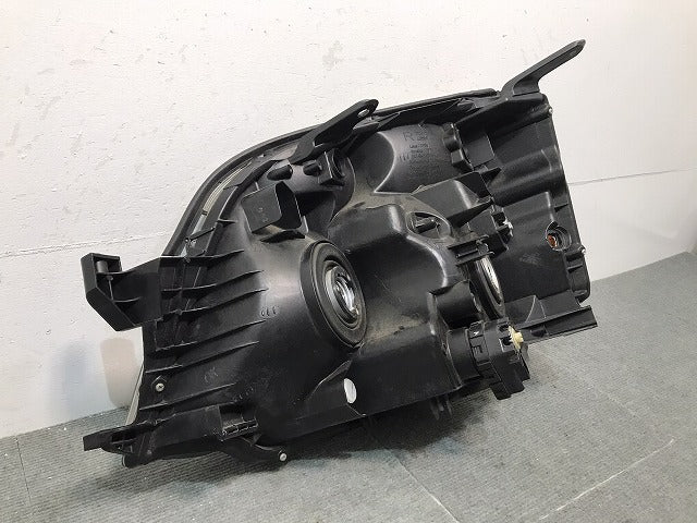 ヴォクシー VOXY/60系/AZR60G/AZR65G 純正 後期 右ヘッドライト/ランプ キセノン HID レベライザー KOITO 28-182 81130-28890 (119792)