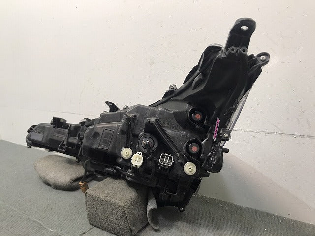 カローラスポーツ/210/NRE210H/NRE214H/ZWE211H 純正 右ヘッドライト/ランプ LED 刻印N KOITO 12-612 トヨタ (119903)