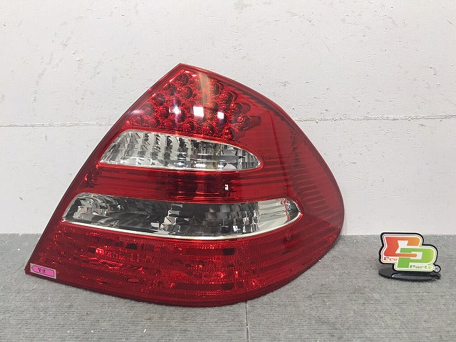 新品! Eクラス/セダン/W211 社外 右テールランプ/ライト/レンズ LED ハロゲン DEPO 12-440-1922R-B メルセデスベンツ (120081)