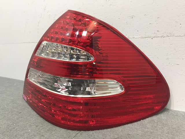 新品! Eクラス/セダン/W211 社外 右テールランプ/ライト/レンズ LED ハロゲン DEPO 12-440-1922R-B メルセデスベンツ (120081)