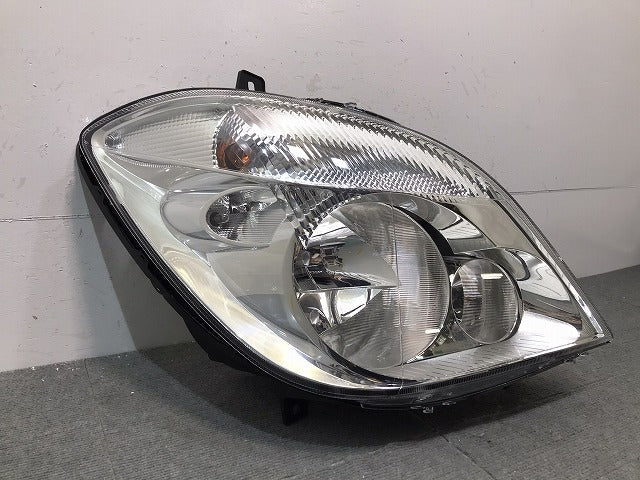 新品! スプリンター/バン トラック/W906 純正 右ヘッドライト ハロゲン HELLA A 906 820 08 61 A 9068200861 メルセデスベンツ (120136)