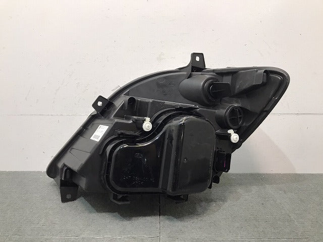 新品! スプリンター/バン トラック/W906 純正 右ヘッドライト ハロゲン HELLA A 906 820 08 61 A 9068200861 メルセデスベンツ (120136)