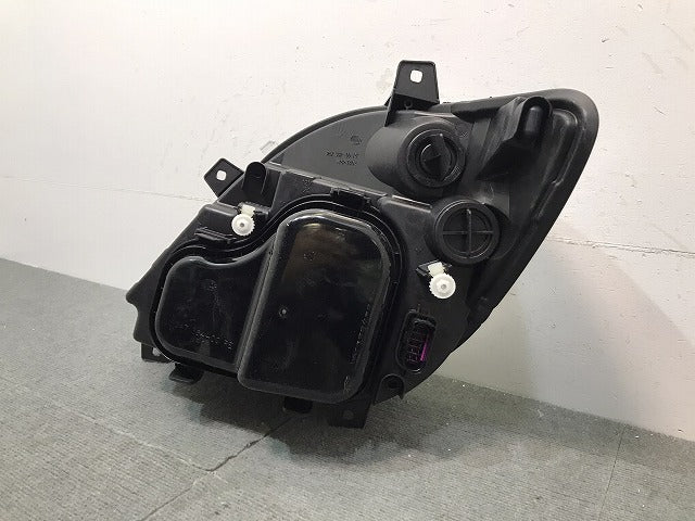 新品! スプリンター/バン トラック/W906 純正 右ヘッドライト ハロゲン HELLA A 906 820 08 61 A 9068200861 メルセデスベンツ (120136)
