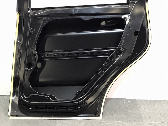 新品! Aクラス/W169/2004-2013 純正 右リアドア 1697302005 未塗装 メルセデスベンツ Mercedes Benz (120202)