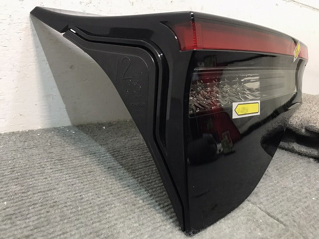 ヤリス クロス/XPB10 MXPB15 MXPJ10 MXPJ15 純正 左テールランプ/ライト/レンズ ハロゲン LED ICHIKOH 52-332 トヨタ (120266)