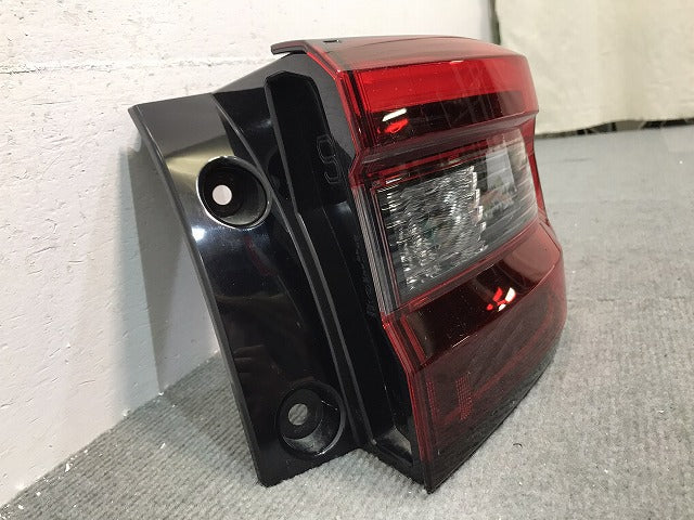 ライズ/ロッキー/A200A/A210A/A200S/A210S 純正 右テールランプ/ライト/レンズ ハロゲン LED ICHIKOH D248 81551-B1200 トヨタ (120277)