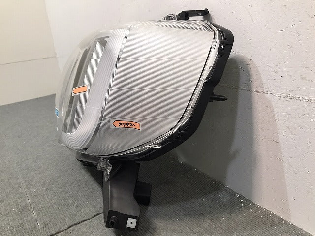 ウェイク/WAKE/ピクシスメガ/ハイゼットキャディーLA700S/LA700S/LA700A/LA710A 純正 左ヘッドライト/ハロゲン W3796 811170-B2640(120279)