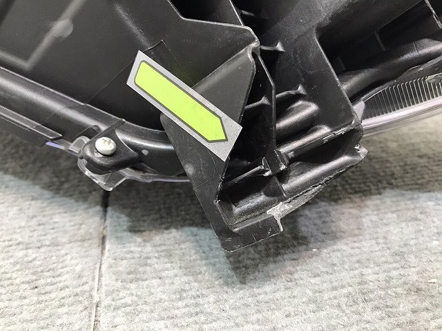 ヤリス/KSP210 MXPA10/MXPA15 MXPH10/MXPH15 純正 右ヘッドライト/ランプ ハロゲン レベライザー KOITO K0-1 トヨタ (120282)