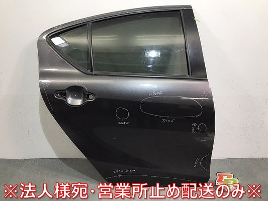 アクア/AQUA/NHP10 純正 右リアドア ガラス付 グレーメタリック カラーNo.1G3 トヨタ TOYOTA (120368)