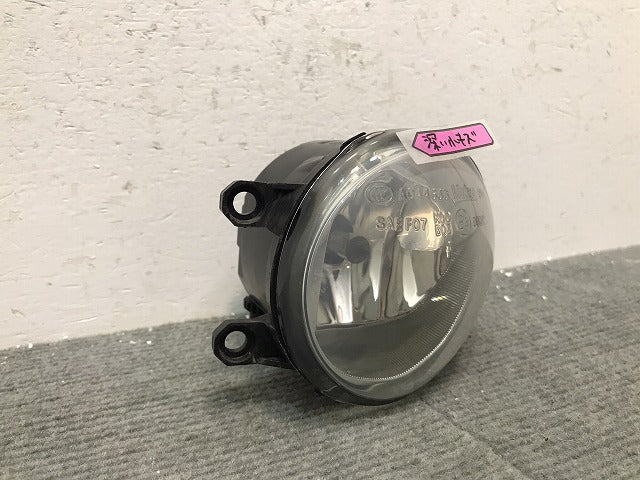 カローラルミオン/プリウスα/ヴォクシー ノア/レクサス CT 純正 左フォグランプ ハロゲン VALEO 89092699 81220-0W040 トヨタ (120462)