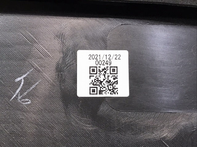 新車取り外し!カローラクロス/ZSG10/ZVG11/ZVG15 純正 右リア ドア サイドパネル マッドガード 75741-16570 素地 トヨタ (120475)