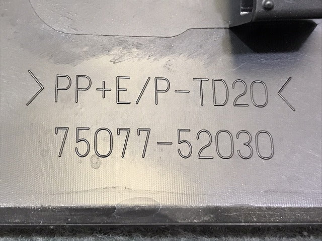 新車取り外し!ヤリスクロス/XPB10 MXPB15 MXPJ10 MXPJ15 純正 右リア サイドステップ/サイドパネル 75077-52030 素地 トヨタ (120480)