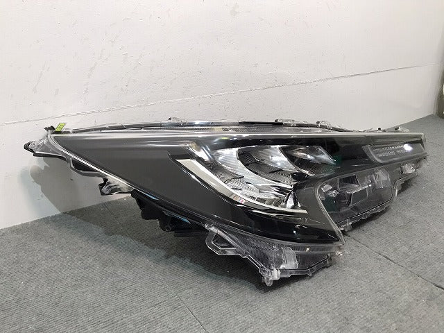 カローラスポーツ/210/NRE210H/NRE214H/ZWE211H 純正 右ヘッドライト/ランプ LED 刻印N KOITO 12-612 81105-12M10 トヨタ (120529)