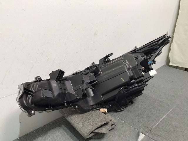 カローラスポーツ/210/NRE210H/NRE214H/ZWE211H 純正 右ヘッドライト/ランプ LED 刻印N KOITO 12-612 81105-12M10 トヨタ (120529)