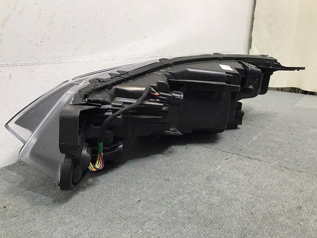 キックス KICKS/P15 純正 右ヘッドライト/ランプ LED レベライザー ICHIKOH 1989/26010-5RY1B 日産 NISSAN (120704)