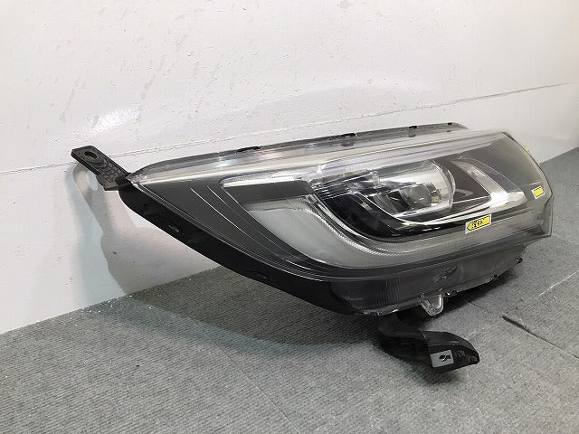 フリード FREED/GB5/GB6/GB7/GB8 純正 右ヘッドライト/ランプ LED レベライザー STANLEY W2172 ホンダ HONDA (120727)