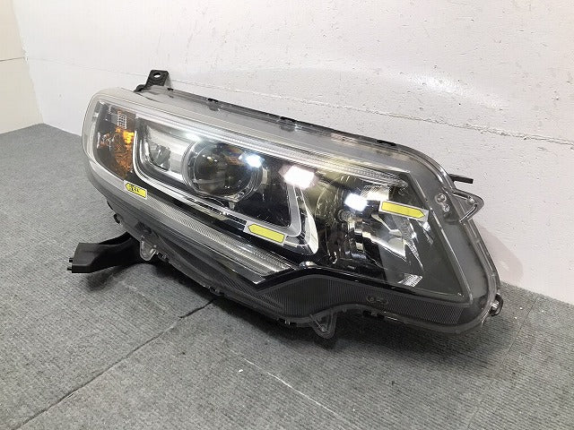 フリード FREED/GB5/GB6/GB7/GB8 純正 右ヘッドライト/ランプ LED レベライザー STANLEY W2172 ホンダ HONDA (120727)
