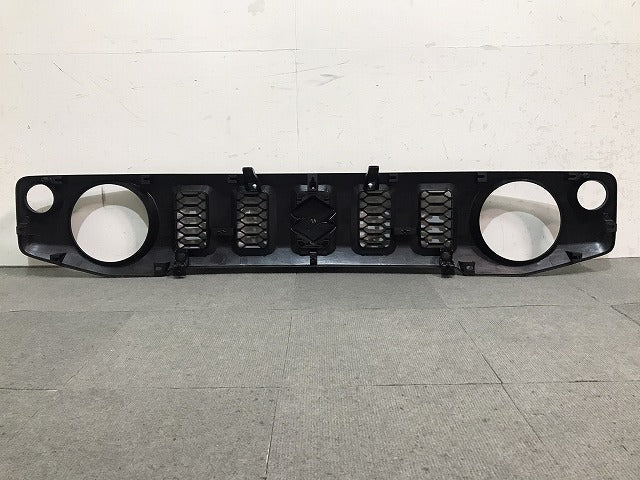 新車取り外し ジムニー/ジムニーシエラ/JB64W/JB74W 純正 フロントグリル/ラジエター/ラジエーターグリル 72111-78R0 素地 スズキ (121027)