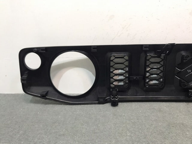 新車取り外し ジムニー/ジムニーシエラ/JB64W/JB74W 純正 フロントグリル/ラジエター/ラジエーターグリル 72111-78R0 素地 スズキ (121027)