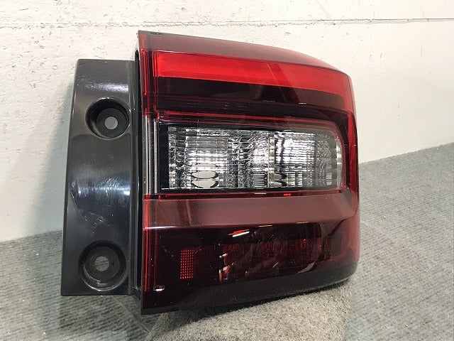 ライズ/ロッキー/A200A/A210A/A200S/A210S 純正 右テールランプ/ライト/レンズ LED ICHIKOH D248/81550-B1290 81551-B1200(121047)