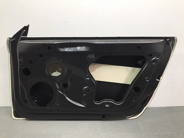 新品! TT(A5)/8J 系/2006-2015 純正 右フロントドア 8J0831052A 未塗装 アウディ Audi (121157)