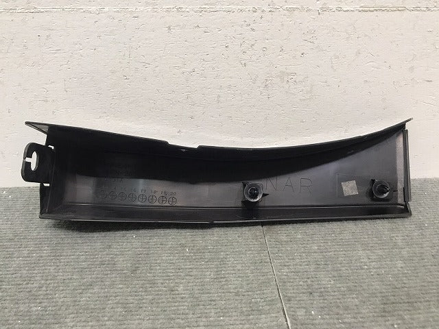 ヴォクシー/ノア/エスクァイア/80系/ZRR80W/ZRR85W/ZRR80G/ZRR85G/ZWR80W 純正 右フロントフェンダープロテクター 76901-28090 (121181)