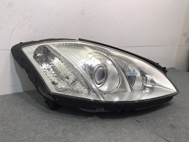 Sクラス/W221/2005y-2009y 純正 前期 右ヘッドライト/ランプ キセノン HID A 221 820 10 61/A221 826 02 58 メルセデスベンツ (121211)