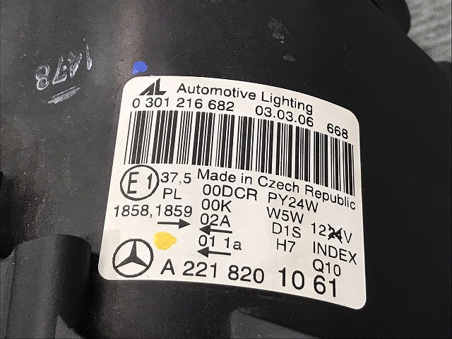 Sクラス/W221/2005y-2009y 純正 前期 右ヘッドライト/ランプ キセノン HID A 221 820 10 61/A221 826 02 58 メルセデスベンツ (121211)