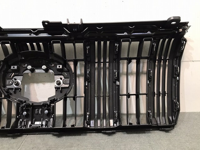 新車取り外し ランドクルーザー/ランクル/プラド/150系/TRJ150W/GDJ150W/151W/GRJ150W/151W 純正 後期 フロントグリル 53111-60B20(121322)