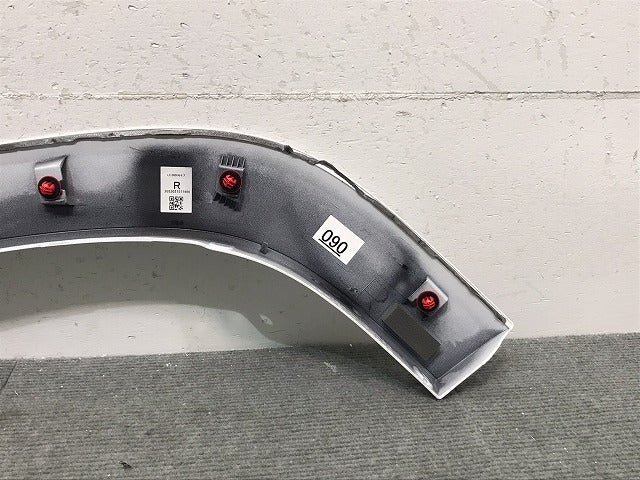 ランドクルーザー/ランクル/FJA300W/VJA300W 純正 右リア ドア/オーバーフェンダー/フェンダーアーチモール 75077-60060 パール (121341)