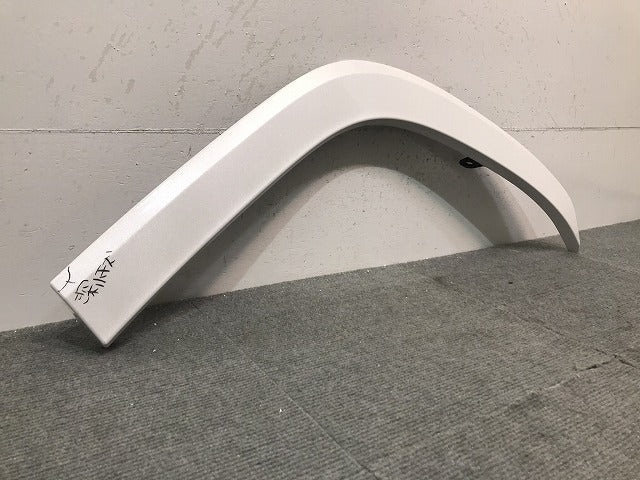 ランドクルーザー/ランクル/FJA300W/VJA300W 純正 左リア クォーター/オーバーフェンダー/フェンダーアーチモール 75606-60120 (121343)