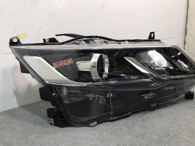 セレナ ハイウェイスター/C27/GC27/GFC27/GNC27/GFNC27 純正 前期 右ヘッドライト/ランプ LED レベライザー 刻印Z KOITO 100-23721(121431)