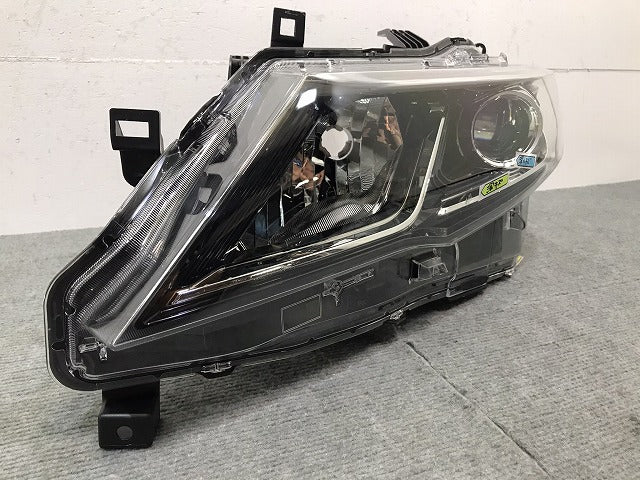 セレナ ハイウェイスター/C27/GC27/GFC27/GNC27/GFNC27 純正 前期 左ヘッドライト/ランプ LED レベライザー 刻印Z KOITO 100-23721(121434)
