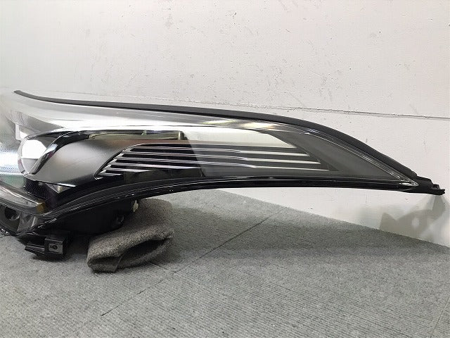 C-HR/CHR/ZYX10/ZYX11/NGX50/NGX10 純正 中期 左ヘッドライト/ランプ LED 刻印7 KOITO 10-111 81185-10A20 トヨタ (121436)