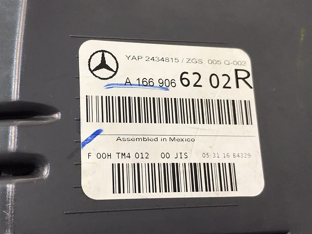 GLSクラス/X166 2016-2019 純正 右テールランプ/ライト/レンズ LED A 166 906 62 02/A1669066202 ベンツ Mercedes Benz (121450)